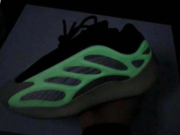 mens designer shoes azael 700 v3 kanye west 700 white skeleton men womens sneakers running shoes glows in the dark high quality
mens designer shoes azael 700 v3 kanye west 700 white skeleton men womens sneakers running shoes glows in the dark high quality