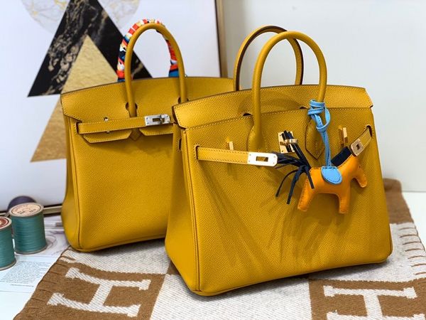 wholesale half handmade original epsom leather yellow brand handbag25cm,wax thread,have both gold and silver hardware,fast delivery
wholesale half handmade original epsom leather yellow brand handbag25cm,wax thread,have both gold and silver hardware,fast delivery