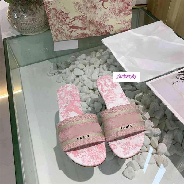 dazzle flowers women designer slippers flat bottom embroidery sandal floral brocade slipper flip flops, Black
dazzle flowers women designer slippers flat bottom embroidery sandal floral brocade slipper flip flops, Black