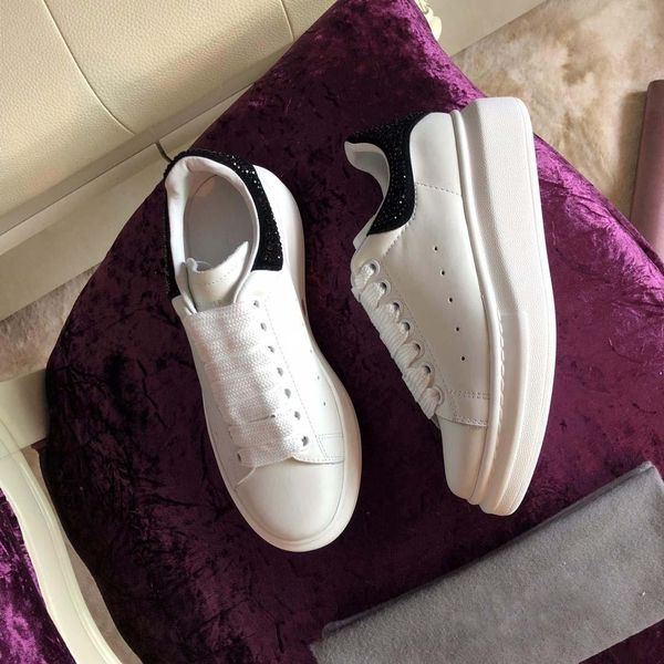 new fashion designer man shoes woman man white casual shoes man real leather casual luxury designer sneakers men shoes 35-44, Black
new fashion designer man shoes woman man white casual shoes man real leather casual luxury designer sneakers men shoes 35-44, Black