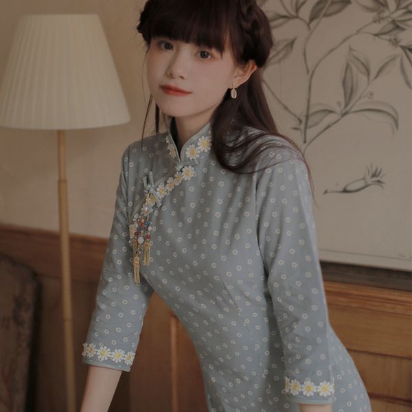 spring summer chinese vintage blue cotton and linen daisy improved women's medium length dress cheongsam new arrival fashionable, Black;gray
spring summer chinese vintage blue cotton and linen daisy improved women's medium length dress cheongsam new arrival fashionable, Black;gray