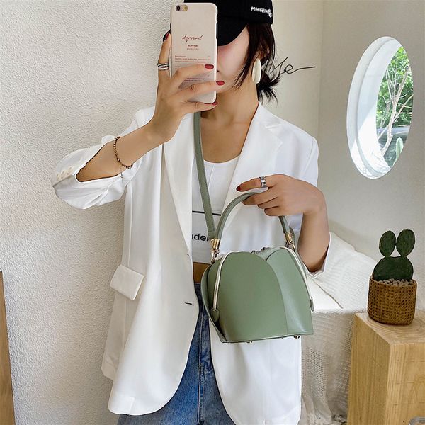 2020 new shoulder bag women's casual fashion korean version of the portable messenger bag retro pumping bucket
2020 new shoulder bag women's casual fashion korean version of the portable messenger bag retro pumping bucket