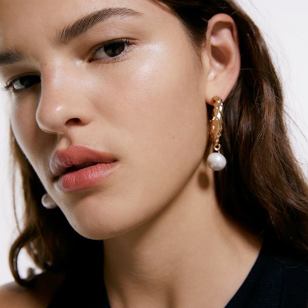 new fashion luxury designer exaggerated golden geometry circle pendant pearl stud earrings for women, Golden;silver
new fashion luxury designer exaggerated golden geometry circle pendant pearl stud earrings for women, Golden;silver