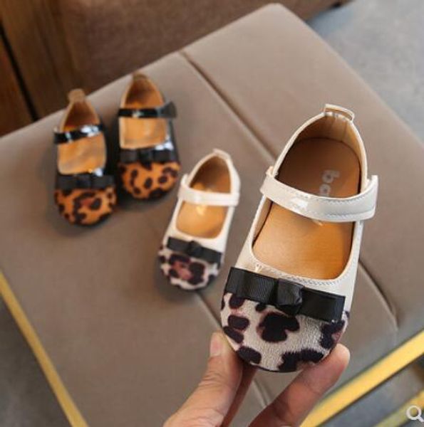 a toddler shoes children' shoes girl the spring and autumn period and the single 1-2-3 - year - old leather shoes, soft bottom, Black;grey
a toddler shoes children' shoes girl the spring and autumn period and the single 1-2-3 - year - old leather shoes, soft bottom, Black;grey