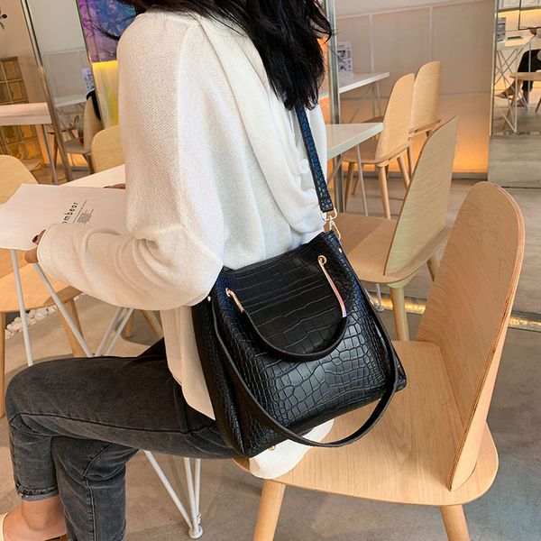 2020 new shoulder bag women's casual fashion korean version of the cross-body retro stone grain portable small bag
2020 new shoulder bag women's casual fashion korean version of the cross-body retro stone grain portable small bag