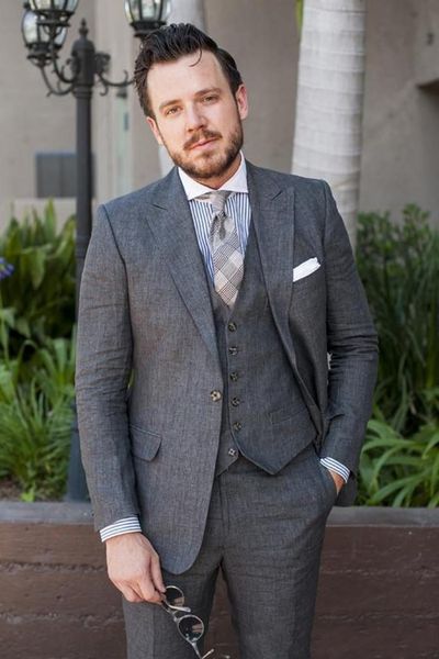 very good one button gray groom tuxedos peak lapel men suits 3 pieces wedding/prom/dinner blazer (jacket+pants+vest+tie) w580, Black;gray
very good one button gray groom tuxedos peak lapel men suits 3 pieces wedding/prom/dinner blazer (jacket+pants+vest+tie) w580, Black;gray
