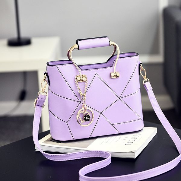 2020 new women's shoulder bag stereotyped sweet fashion women's bag trend ladies slung shoulder striped wild handbag
2020 new women's shoulder bag stereotyped sweet fashion women's bag trend ladies slung shoulder striped wild handbag