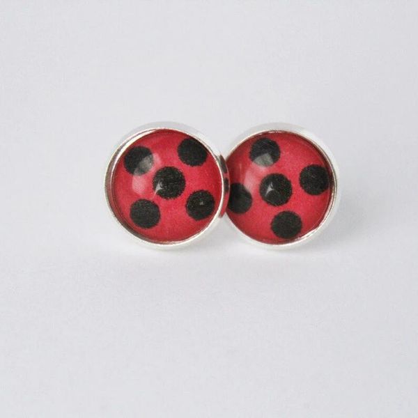 2019 silver ladybug girl earrings round glass cabochon stud earrings women kids cosplay costume gift cartoon cute anime jewelry
2019 silver ladybug girl earrings round glass cabochon stud earrings women kids cosplay costume gift cartoon cute anime jewelry