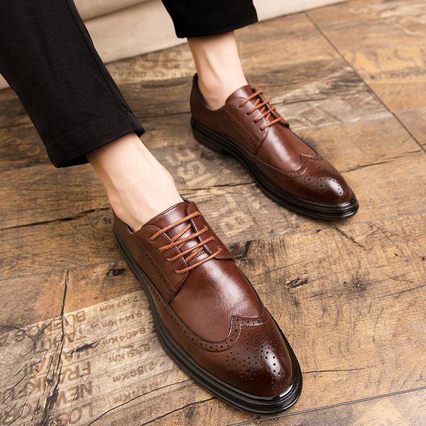 2019 autumn new men's business casual dress shoes wild british style black pointed dress brogue shoes
2019 autumn new men's business casual dress shoes wild british style black pointed dress brogue shoes