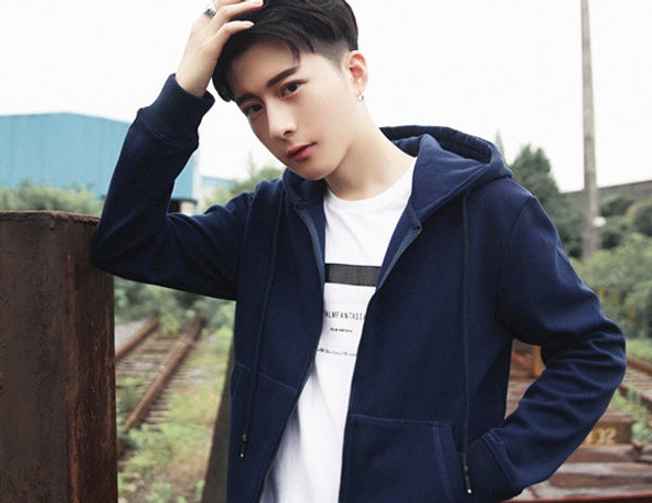 2020 autumn and winter new high-quality cotton retro wild tide men's sweater european and american street youth jacket, Black;brown
2020 autumn and winter new high-quality cotton retro wild tide men's sweater european and american street youth jacket, Black;brown