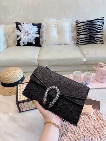 full leather designer classic wine goddess bag lady type single shoulder inclined bag chain bag matching box
full leather designer classic wine goddess bag lady type single shoulder inclined bag chain bag matching box
