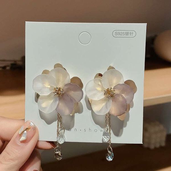 западный большой цветок мотаться серьги для женщин роскошные дизайнерские серые цветы алмазные серьги богемный стиль кристалл золотые серьги, Silver
западный большой цветок мотаться серьги для женщин роскошные дизайнерские серые цветы алмазные серьги богемный стиль кристалл золотые серьги, Silver