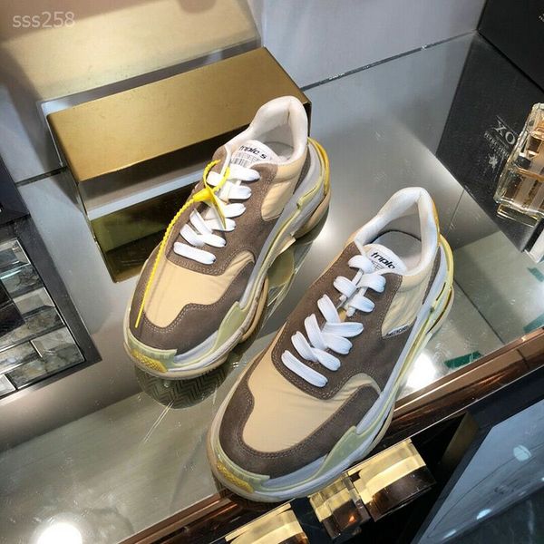 2020 new fashionable paris leisure luxurys sneaker casual shoes for men's women beige black sports personality shoe size 35-45
2020 new fashionable paris leisure luxurys sneaker casual shoes for men's women beige black sports personality shoe size 35-45