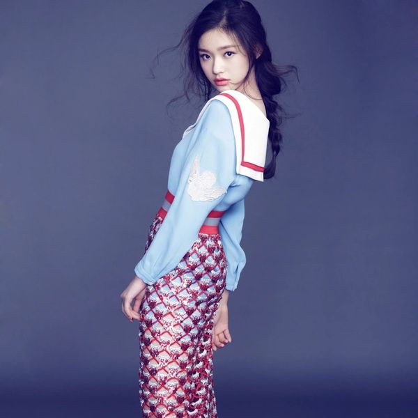 spring and autumn star street shooting blue shirt + grid cutout skirt set, White
spring and autumn star street shooting blue shirt + grid cutout skirt set, White