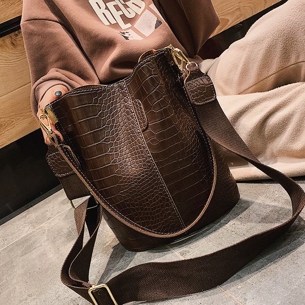 bag shoulder women women's bag 2019 new single shoulder with large capacity hand held women messenger bags
bag shoulder women women's bag 2019 new single shoulder with large capacity hand held women messenger bags