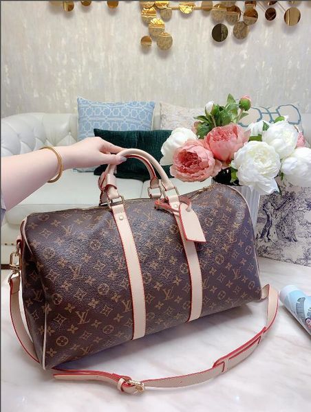 2020 high-quality new designer classic female fashion wild leather cylinder bag handbag messenger bag shoulder bag wallet 
2020 high-quality new designer classic female fashion wild leather cylinder bag handbag messenger bag shoulder bag wallet