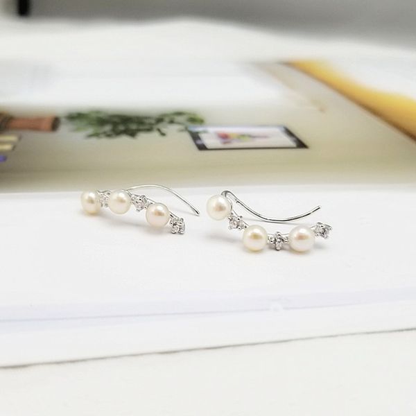 2019 european and american style new sweet s925 pure silver earrings women's freshwater pearl jewelry, Golden;silver
2019 european and american style new sweet s925 pure silver earrings women's freshwater pearl jewelry, Golden;silver