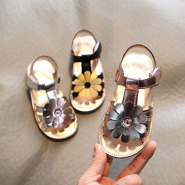 2020 summer new soft bottom fashion children's non-slip beach shoes little girl open toe baby shoes for girl's cute sandals, Black;red
2020 summer new soft bottom fashion children's non-slip beach shoes little girl open toe baby shoes for girl's cute sandals, Black;red