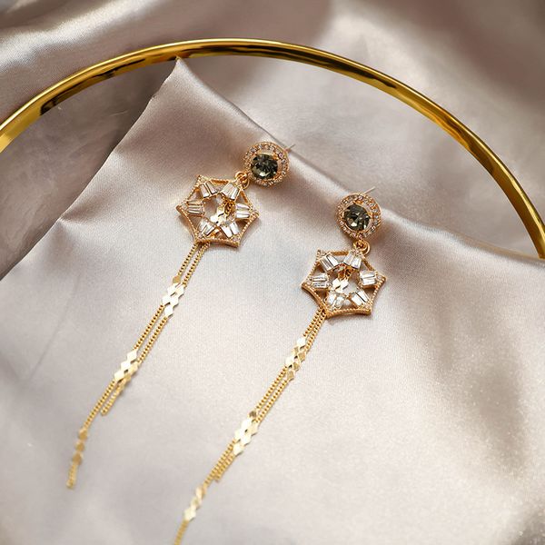 2019 new arrival crystal vintage geometric women dangle earrings korea new simple long tassel crystal hollow earrings, Silver
2019 new arrival crystal vintage geometric women dangle earrings korea new simple long tassel crystal hollow earrings, Silver
