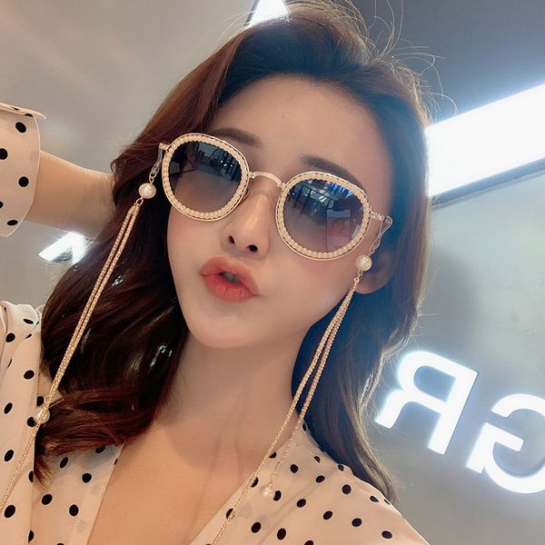 europe and the united states new pearl chain sunglasses men and women fashion round frame uv outdoor sports sunglasses, White;black
europe and the united states new pearl chain sunglasses men and women fashion round frame uv outdoor sports sunglasses, White;black