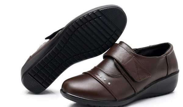 send 2018 spring new style women's slope heel non-slip mothers' shoes, Black
send 2018 spring new style women's slope heel non-slip mothers' shoes, Black