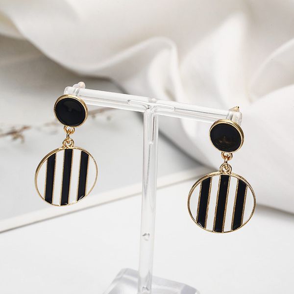 vintage geometric acrylic roung earrings for women retro dangle earring party wedding jewelry, Silver
vintage geometric acrylic roung earrings for women retro dangle earring party wedding jewelry, Silver