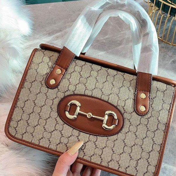 designer handbags crossbody bag designer shoulder bag classic sell women handbags genuine leather letter tote bags
designer handbags crossbody bag designer shoulder bag classic sell women handbags genuine leather letter tote bags