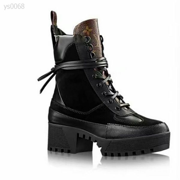 european station 2019 winter new short boots thick with high heel martin boots leather patform thick bottom locomotive boots female leisure, Black 
european station 2019 winter new short boots thick with high heel martin boots leather patform thick bottom locomotive boots female leisure, Black