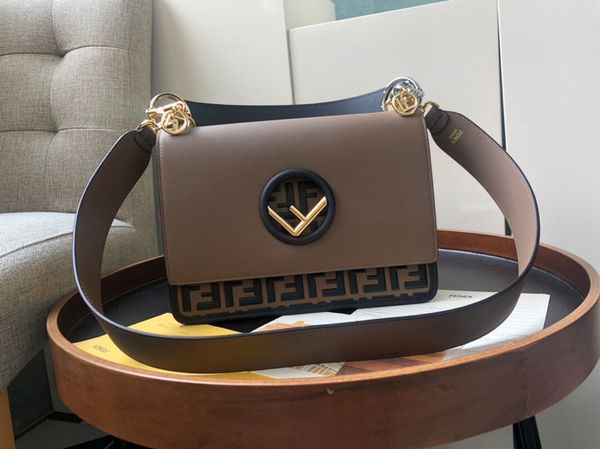 classic lady's handbag 7a high-end custom quality handbag fashion business casual style metal accessories with long shoulder strap
classic lady's handbag 7a high-end custom quality handbag fashion business casual style metal accessories with long shoulder strap