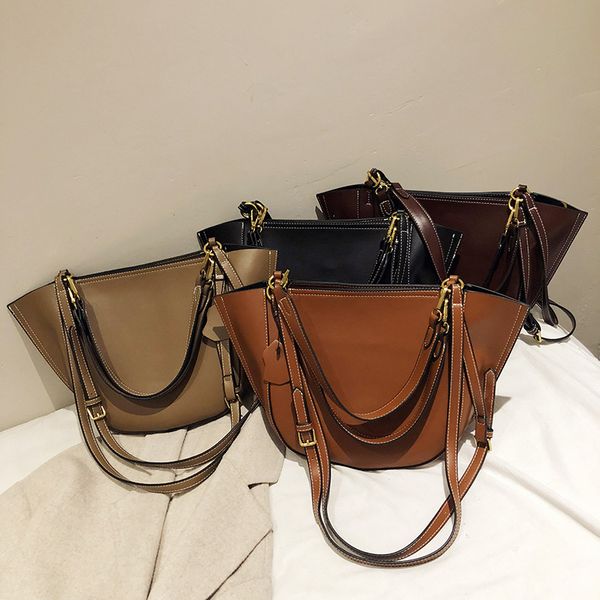 pu bag 2020 new large-capacity shoulder bag foreign style women messenger lady handbag
pu bag 2020 new large-capacity shoulder bag foreign style women messenger lady handbag