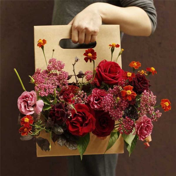 brown kraft paper gift bags wedding flower packaging recyclable florist gift packaging box party packing 38*25*12cm
brown kraft paper gift bags wedding flower packaging recyclable florist gift packaging box party packing 38*25*12cm