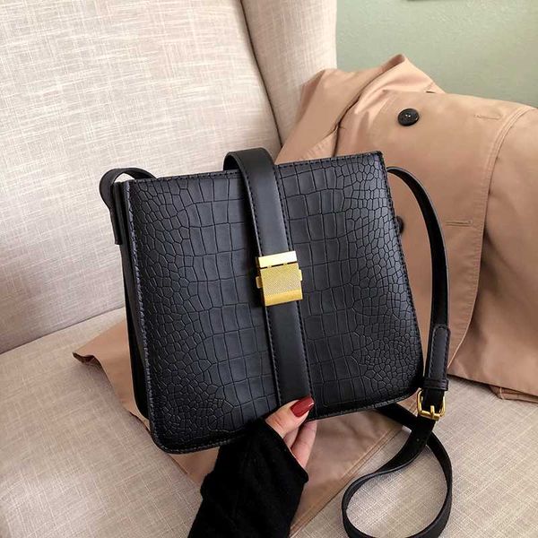 high-end crocodile-print pu leather vintage crossbody shoulder bag 2020 ladies luxury designer wallet and ladies handbag
high-end crocodile-print pu leather vintage crossbody shoulder bag 2020 ladies luxury designer wallet and ladies handbag
