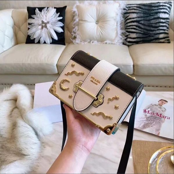 2020 womens shoulder bag carefully made with a slanted shoulder chain of white-collar ladies must use fashionable caviar l003
2020 womens shoulder bag carefully made with a slanted shoulder chain of white-collar ladies must use fashionable caviar l003