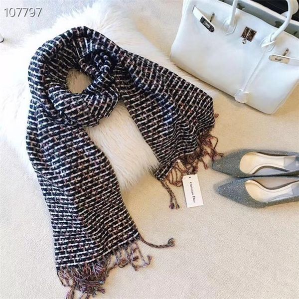 woman 100% cashmere scarf gold and silver thread tassel shawl size190*70cm long shawl fashion embroider for autumn and winter add handbagr, Blue;gray
woman 100% cashmere scarf gold and silver thread tassel shawl size190*70cm long shawl fashion embroider for autumn and winter add handbagr, Blue;gray