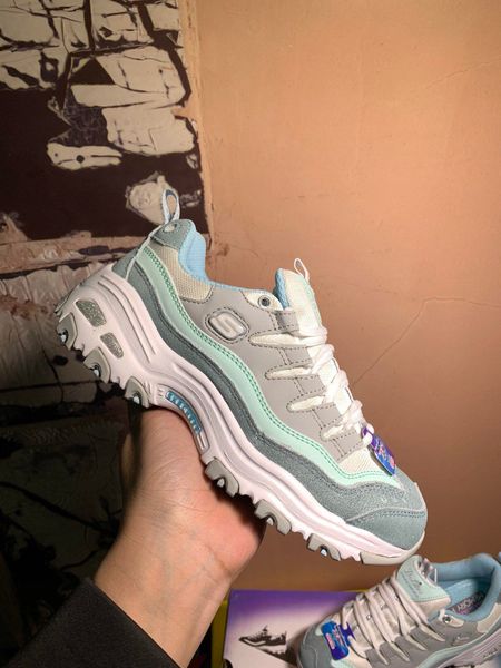 2020 new luxury designer ladies casual leather running shoes cushioning outsole classic retro fashion and beautiful size: 36-39
2020 new luxury designer ladies casual leather running shoes cushioning outsole classic retro fashion and beautiful size: 36-39