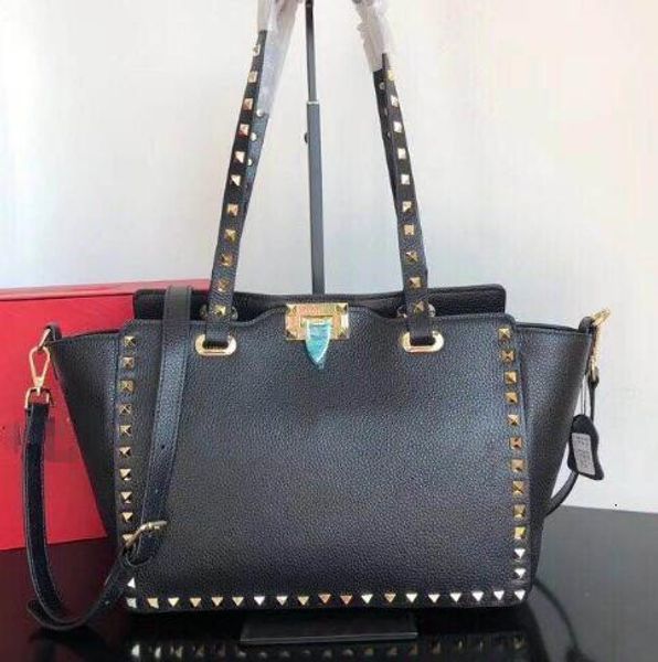 2020 2020 new classic studs flap chain bag rivet shopping bags women genuine leather handbags lady tote shoulder bag crossbody purse
2020 2020 new classic studs flap chain bag rivet shopping bags women genuine leather handbags lady tote shoulder bag crossbody purse