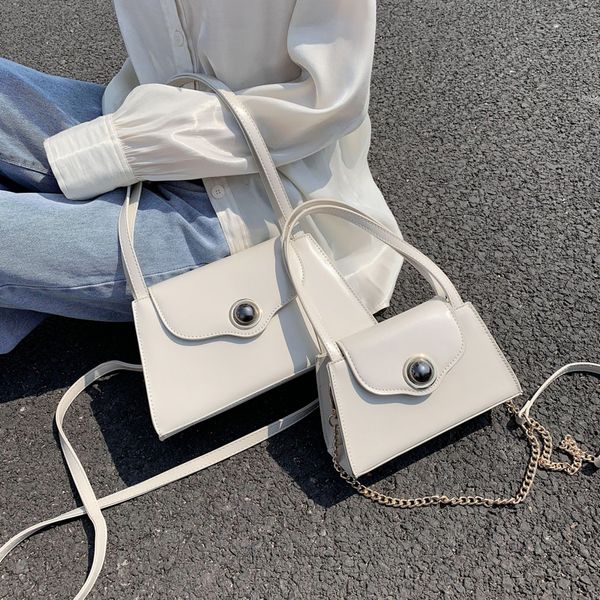 2020 high-end french niche design female bag retro armpit bag handbag wild shoulder messenger
2020 high-end french niche design female bag retro armpit bag handbag wild shoulder messenger