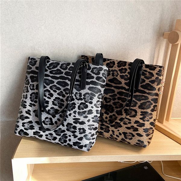 ocardian women's outdoor leopard zipper large capacity leather shoulder bags fashion messenger bag female casual travel handbags
ocardian women's outdoor leopard zipper large capacity leather shoulder bags fashion messenger bag female casual travel handbags