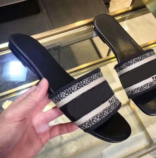 2020 paris womens slippers scuffs summer sandals beach slide slippers girls flip flops loafers beautiful embroidered slippers, Black
2020 paris womens slippers scuffs summer sandals beach slide slippers girls flip flops loafers beautiful embroidered slippers, Black