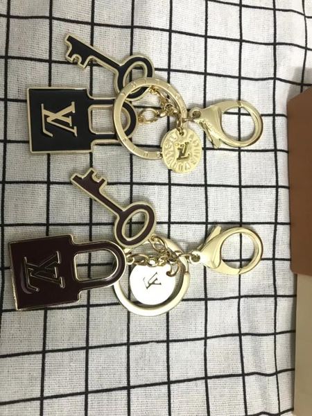 2020 designer keychain fashion new brand keyring for women lock key chain trinket jewelry gift souvenirs with box aa04, Silver
2020 designer keychain fashion new brand keyring for women lock key chain trinket jewelry gift souvenirs with box aa04, Silver