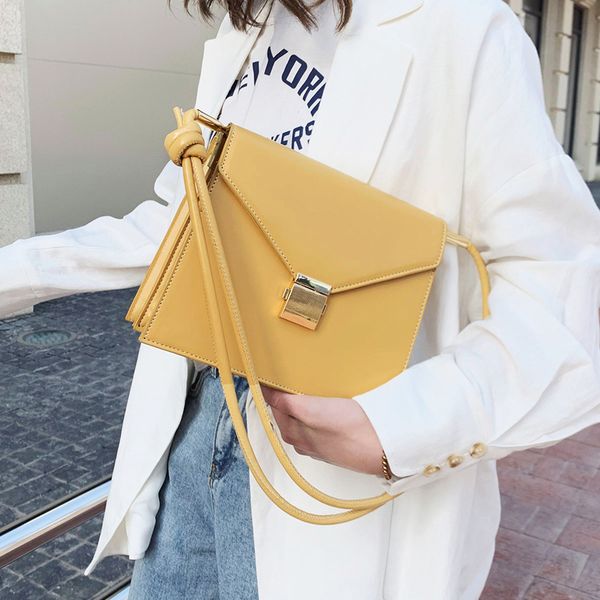 french original design elegant hand bag & stylish casual underarm bag shoulder design width 22cm height 18cm thickness 9cm
french original design elegant hand bag & stylish casual underarm bag shoulder design width 22cm height 18cm thickness 9cm