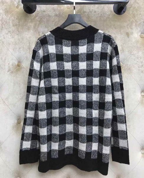 осень зима женщина пуловер свитер дизайнер плед женщины лучших женщины свитер женщины престижный с длинным рукавом v-образный вырез рубашка, White;black
осень зима женщина пуловер свитер дизайнер плед женщины лучших женщины свитер женщины престижный с длинным рукавом v-образный вырез рубашка, White;black