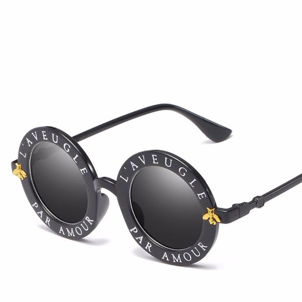 2018 new personality trendy sunglasses, antique fashion design letters round frame, male and female small bee glasses 15981, White;black
2018 new personality trendy sunglasses, antique fashion design letters round frame, male and female small bee glasses 15981, White;black