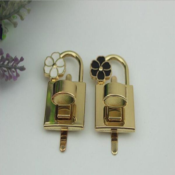 10 pieces/lot luggage hardware accessories small flowers decorative square lock metal twist lock switch insert lock buckle 01, Black
10 pieces/lot luggage hardware accessories small flowers decorative square lock metal twist lock switch insert lock buckle 01, Black