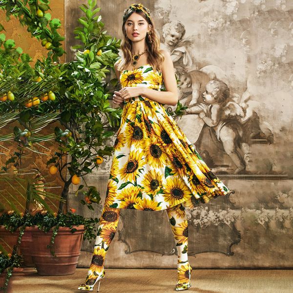 2020 a line summer fashion spaghetti straps women sunflower dress female backless high waist yellow floral print beach holiday dresses, Black;gray
2020 a line summer fashion spaghetti straps women sunflower dress female backless high waist yellow floral print beach holiday dresses, Black;gray
