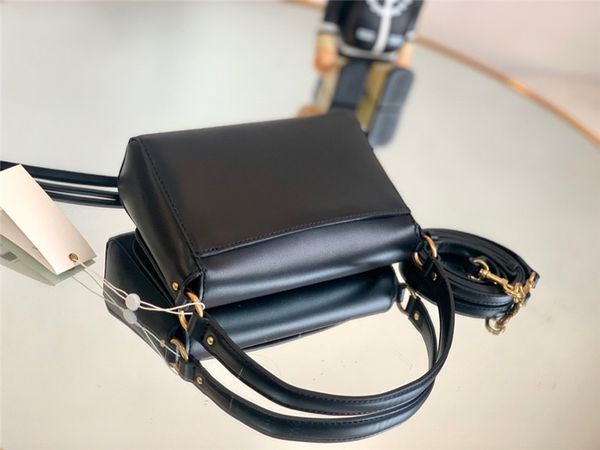 188973leather classic fashion handbag card bag zero wallet men's and women's backpacks single shoulder bag
188973leather classic fashion handbag card bag zero wallet men's and women's backpacks single shoulder bag