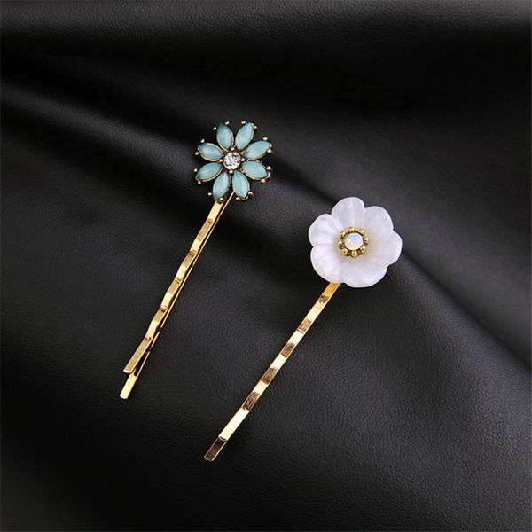 super delicate handmade crystal resin floral word clip alloy plating side hair pins for women exquisite gift hair accessories, Golden;white
super delicate handmade crystal resin floral word clip alloy plating side hair pins for women exquisite gift hair accessories, Golden;white