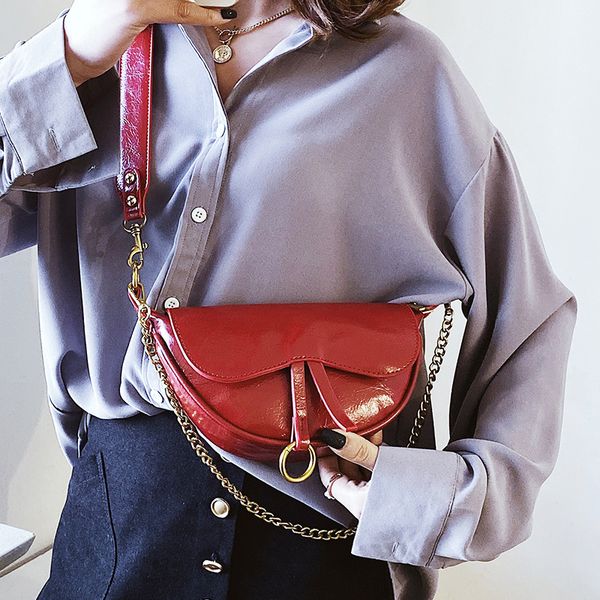 2020 new original design vintage chain shoulder bag & fashion chest bag width 23cm height 14cm thickness 7cm
2020 new original design vintage chain shoulder bag & fashion chest bag width 23cm height 14cm thickness 7cm