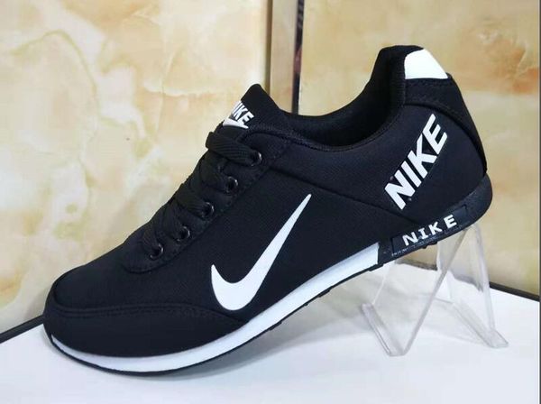 selling new brand men flat bottom plate direct womem running superstar shoes casual shoes couple shoes men's sneakers, Black;red
selling new brand men flat bottom plate direct womem running superstar shoes casual shoes couple shoes men's sneakers, Black;red