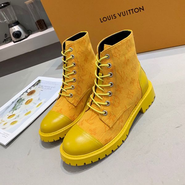 leather martin boots 2019 autumn and winter new fashion ankle boots women thick bottom with the british wind with the old flower skin, Black
leather martin boots 2019 autumn and winter new fashion ankle boots women thick bottom with the british wind with the old flower skin, Black